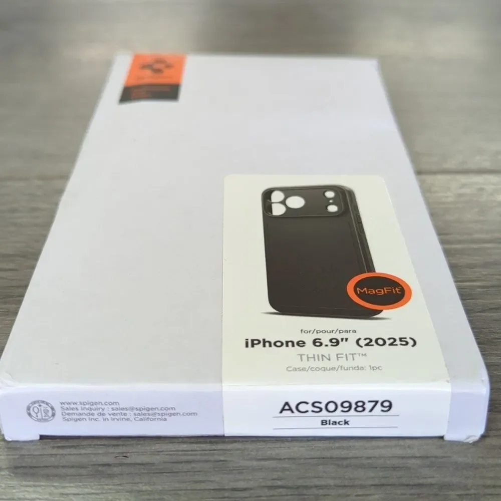 Spigen iPhone 17 Pro Max Black Phone Case with Magfit